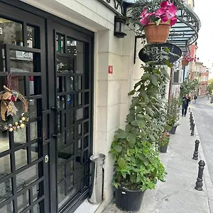 Taksim Celebi Suites Апарт-отель